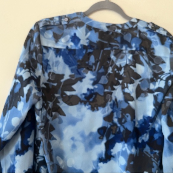 Calvin Klein Blue & Black Abstract Floral Button Down Women’s size medium - Picture 3 of 16